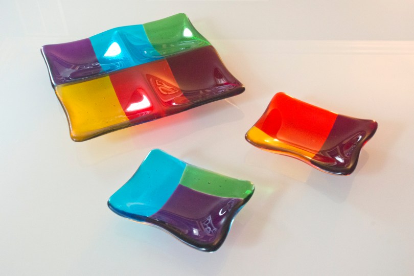 Rainbow four-square dish