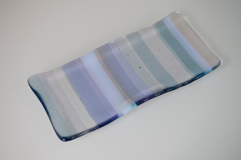 Plate of tinted stripes